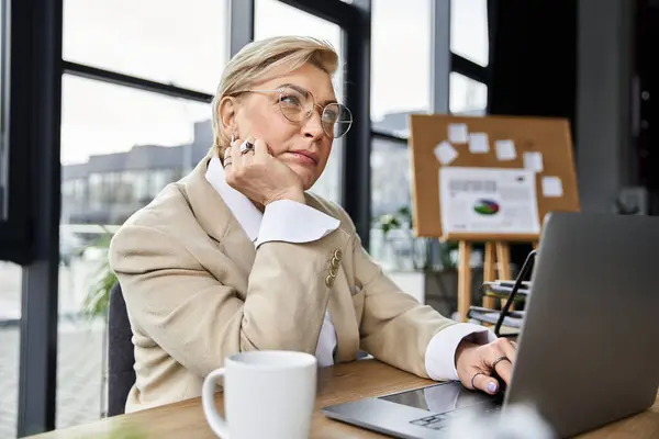 personne qui cherche une nouvelle carrière